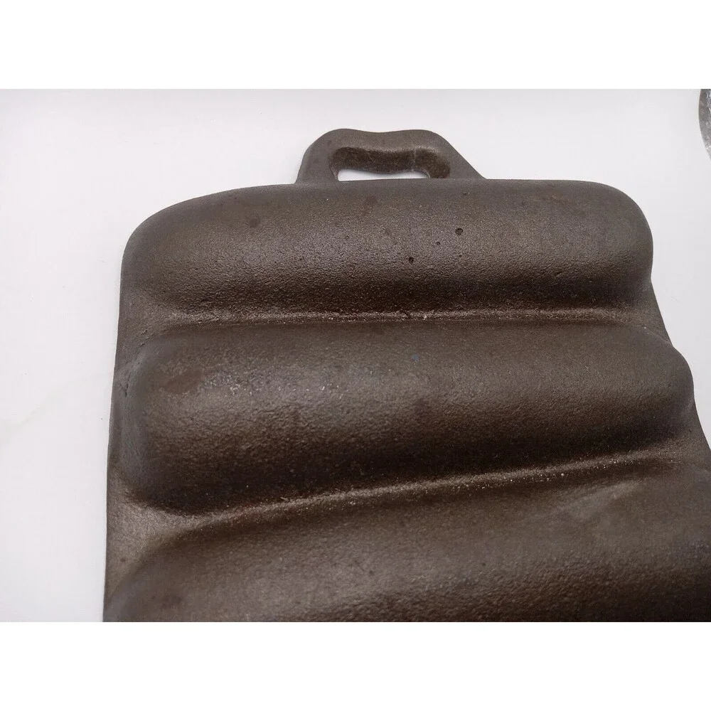 Vintage Cast Iron Corn Bread Pan Muffin Mold Ear of Corn on the Cob Shape